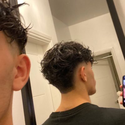 Bttmkaos's profile picture. Si quieres volar renuncia a todo lo que te hace hundirte