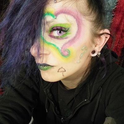 ~ call me Raven
~ sfx makeup & cosplay
~ geek & obsessed with my fandoms
~ GOTHAM 🖤✨
~ Sane? Who?
--◇ 2. acc: @RavensBPD