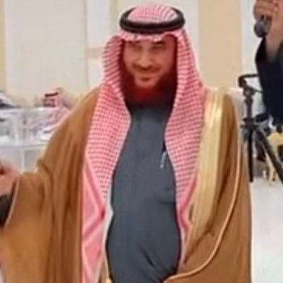 معربين(ن) من عشيرة ولابــه /// بين القبائل يالزبون معروفين.... وأيضا لنا تقدير ولنا مهابه /// ليا قامت الدعوى من الله عزيزين....