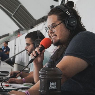 🎙 Narrador.
🎙️ Falo de tática e cultura de futebol.
🎙 – Você é do tamanho do seu sonho.