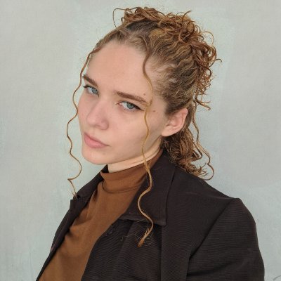 swiftie y coleccionista, capaz nos cruzamos en un show. obsesionada con las bratz. uso gifs de pusheen. staneo a Sabrina Carpenter desde el 2015 💋