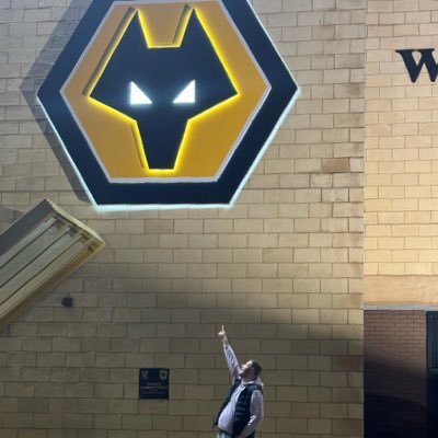 @wolves 🖤🧡