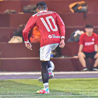 Hidup bukan tentang siapa yang terbaik, tapi siapa yang mau berbuat baik.