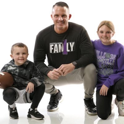 Former QB @RazorbackFb - Head Football Coach @FaybulldogsFB - Husband to Felicia, Dad to Ava and Beckett - 2021 7A State Runner Up - 2023 7A State Champs🏆