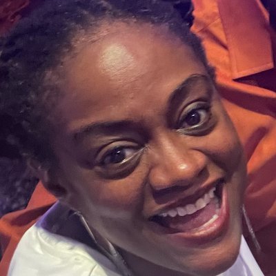 Welu_Aningo's profile picture. Waking up to the sounds of nature is priceless. Waking up next to a loved one is privilege. Laughing at yourself is wisdom. I’m simply happy!