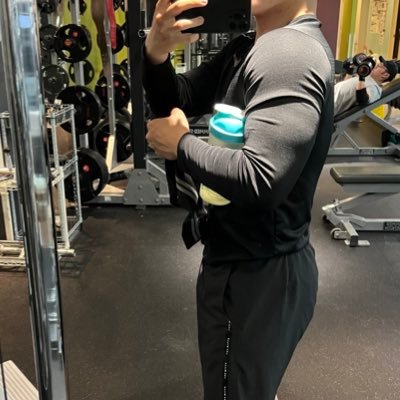 rR___02222's profile picture. フリーランスses💻20代 筋トレ好き！ベンチプレス130kg👍