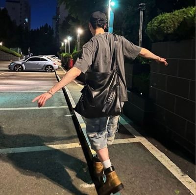 septmailbox's profile picture. sobbin' in my cup of coffee cuz i fell for another loser