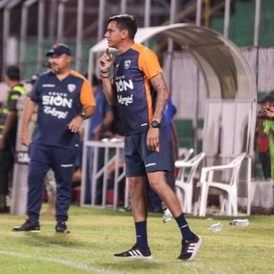 Alberto Rubén Hinojosa de León - Director Técnico de Fútbol Profesional. Certificado como Analista Táctico en Fútbol. Apasionado de mi familia y la cancha!.