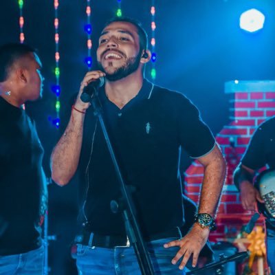 Intérprete de música vallenata
🙏🏻La grandeza del hombre está en creer en la grandeza de Dios.
📱Contacto: +57 3004689604