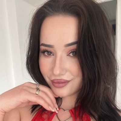 SweetBiaFox's profile picture. 