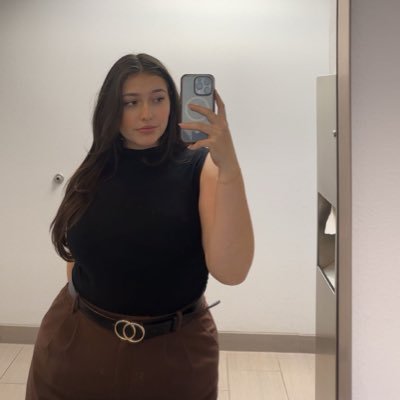 cesparza_'s profile picture. loving fully and wholeheartedly everyday
