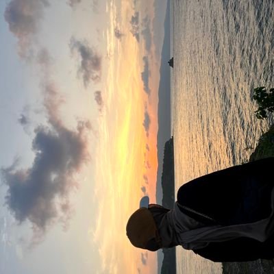 peachieblow's profile picture. tired.