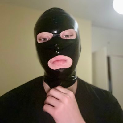 18+ just a submissive guy who like to film with dominant trans girls :) hmu for collaborations!