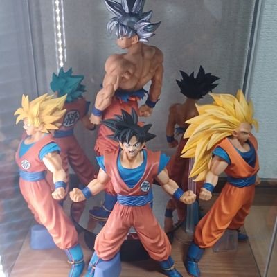 「趣味でフィギュアを集めている者だ‼️」
ドラゴンボールフィギュアの収集してます。
息子達はワンピースのフィギュアを収集しているのでワンピースも少し分かります😁
家族で一番くじやプライズ収集中！
フォローしていただけたら必ずフォロバします😁
ドラゴンボール好きな方よろしくお願いします🙇‍♂️⤵️