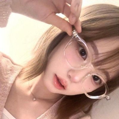 pwetyn's profile picture. she/doll.