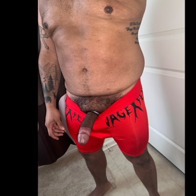 Big bear 🐻 love showing off my meat 🥩 🍆.