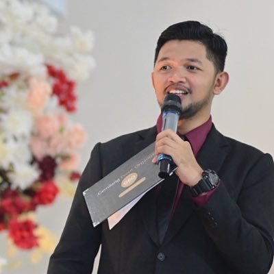 Ex-Radio Announcer || Wedding Organizer || MC || Part Time Budak Korporat