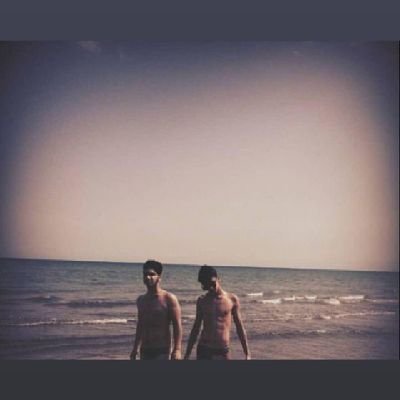 AlirezaBah95537's profile picture. از طایفه‌ی نوریم؛ ما تیره نمیمانیم!
آوازِ غمِ دل را با قهقهه میخوانیم!✨