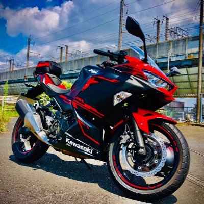 バイクと歌とキャンプのアカウント⭐️赤黒シッポ付きメットで赤黒Ninja250(2018)はワタシです⭐️個人事業主で月曜定休⭐️ヤエー歓迎⭐️無言フォローお許しを