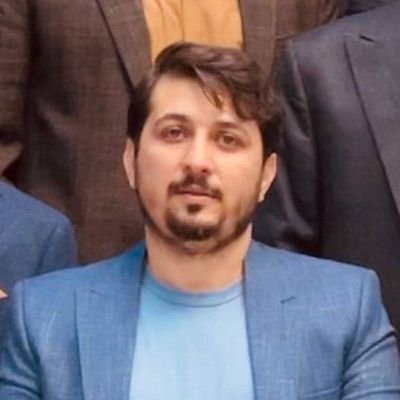 یِ آدمِ مَعمولی
مُبتَلا بِ فَرهَنگ وَ اَندَک سیاسَت