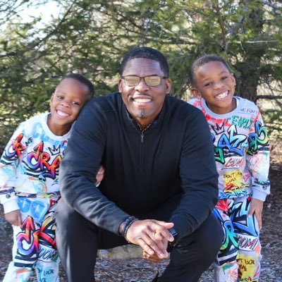 Man of Faith, @Myeiarae Hubby, Dad 2 Ace & Hendrix, @AuburnU🎓x2-Deputy AD @UWAthletics☔️@kapsi1911 man focused on hard work, serving others & staying positive