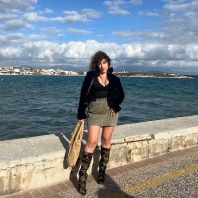 belgamzeliii's profile picture. Bi hayat felsefem yok. Geldim dünyaya, yaşıyorum rastgele.