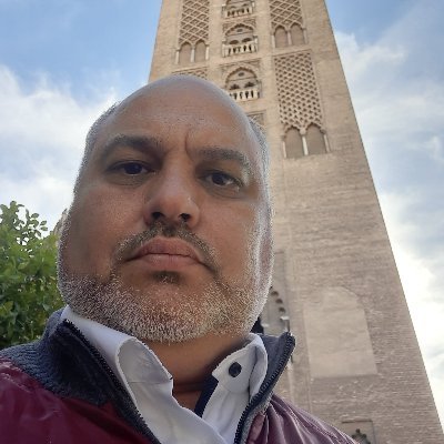 Orgulloso padre de Ángela y con la suerte de ser Sevillista, me dedico al desarrollo de software