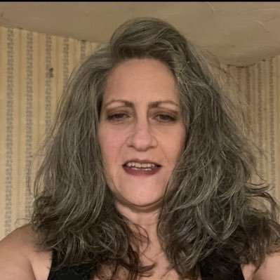 SegmanDesign's profile picture. Fun gal, who loves animals, people & the planet