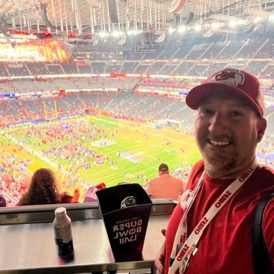 Happy father & husband. Enjoy watching football, CHIEFS, Padres,SDFC, United coach, Dog Dad, ❤️beach, ❤️family, ❤️friends.🇺🇸 MERICA 🇺🇸