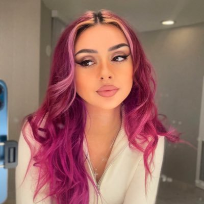 AngelMelly Profile Picture