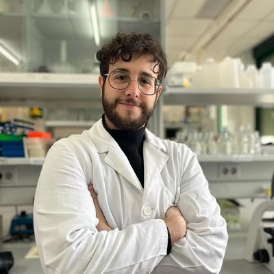 Graduado en Bioquímica por la UCO 👨‍🔬🧬🧫
Estudiante de Máster Investigación Biomédica Traslacional🔬💊