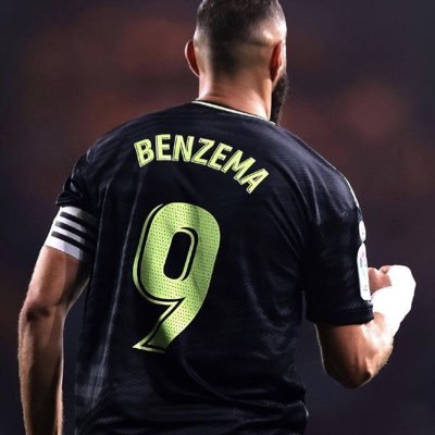 Fan Tout à d’abord du @realmadrid joueur fav Benzema Hala Madrid Y nada más !! Congolais mauvais