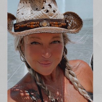 t2272b's profile picture. NOT the Tammy from Bar Rescue!!! 🤮