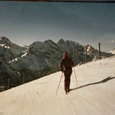 Love Labradors•Organic life•Natural World•Italy•Wine•History of Art•Skiing•Mountains•Rome. Travelled a bit •Wife of beloved ParaVeteran •All views my own.