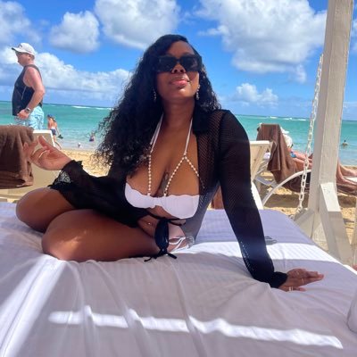 Ebony_Ivoryyy's profile picture. Grief Coach, CEO @canigrieve