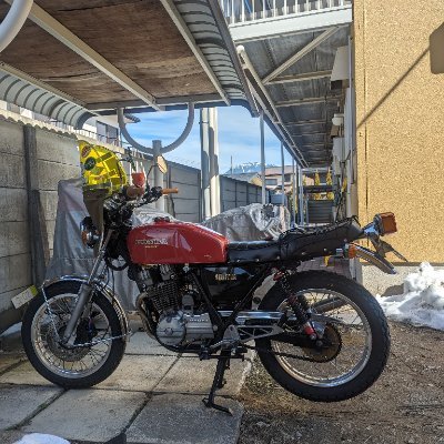 GBに見えないGBとカワサキ最後の空冷四発に乗ってます。
バイクが重く感じてきたので軽いバイク増車しました。

ユルくのんびり走ってます👌  

筋トレはまり中💪
ボード、スノースクートも👌