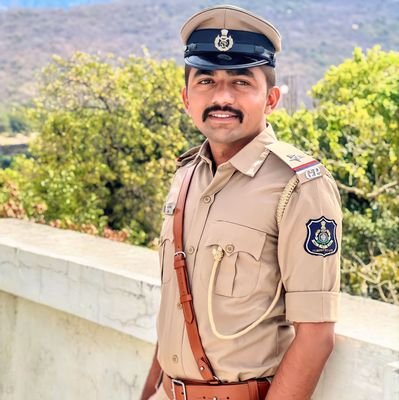 #Nation_First 🇮🇳
#Born_To_Sunshine ☀
Assistant Sub Inspector  ⭐️
#Gujarat_Police 🚔  👮‍♂️