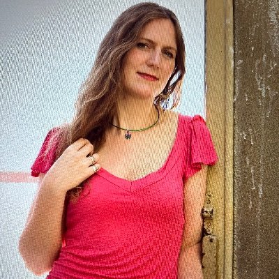 Composer. Musician. Singer-songwriter/poet/artist. Director/Owner of Wildfire Records and Publishing @phamiegow https://t.co/SMJNSzbDiP