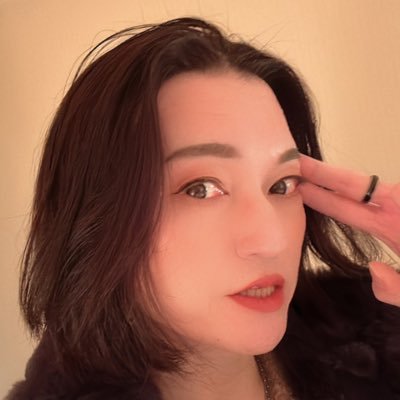 女装あり〼 / 中身ポンコツ / 身長と年齢半分あげるのでピチピチの肌をください / エロザンマイバクシンオー(命名: @mementowood ) / 年齢詐称王(命名: @tanishi_Gray ) / farfalla(命名: @gisellezariana )/御手洗花江(命名: @wakky0229)