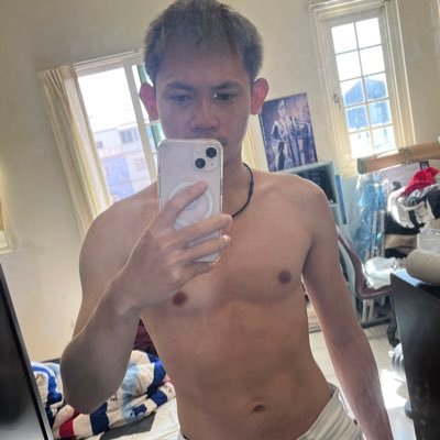 EmrysLee's profile picture. 本頁面為🔞敏感內容，未滿18歲者請返回前頁