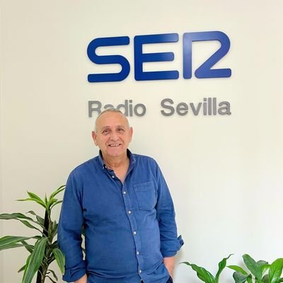 Ecijano y Bético por la gracia de mi padre .
Mi pasión es mi trabajo, la Radio!!
Radio Sevilla la SER.