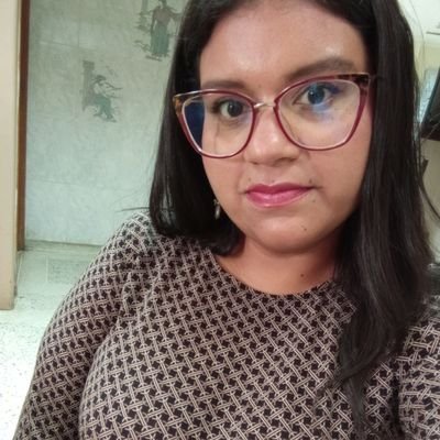 Extremadamente Venezolana! Con pasión por las leyes. Y eternamente agradecida con las adversidades y oportunidades que Diosito me ha dado.