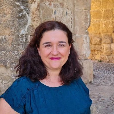 Catedrática de Filología Latina en @PablodeOlavide. Vicepresidenta de @seec_sehu. Directora de @FurorBacTeatro. Si alguna vez opino, lo hago solo en mi nombre.