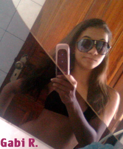 O que posso dizer de mim é que adoro deixar as pessoas felizes comigo.Balada é comigo então pode me chamar!!Sou carioca,toco violão e tenho 17 anos...