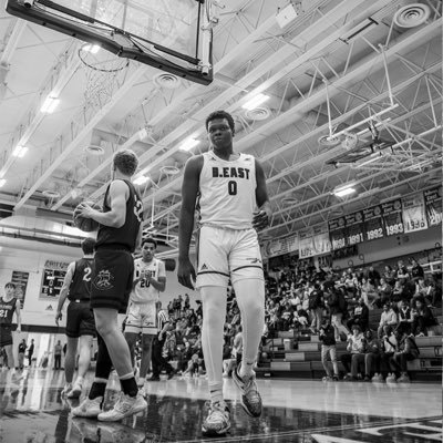 6’6 F | Bellevue East High School | 515-620-6615 | isaacsnail123@gmail.com | Co 2025 🏀⚽️