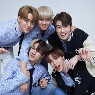 MAYRAKIM297992's profile picture. Be your self