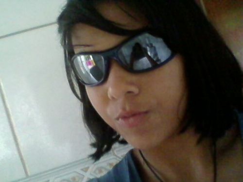 o que eu deveria dizer sobre mim ? não vou fazer propaganda enganosa, e também não vou induzir opiniões... ~* portanto, tire suas própias conclusões... xD