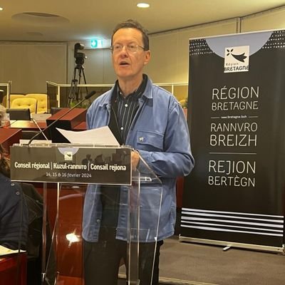 Conseiller régional de Bretagne / Kuzulier-rannvro Breizh. Union démocratique bretonne (UDB), parti membre de la fédération Régions et Peuples Solidaires.