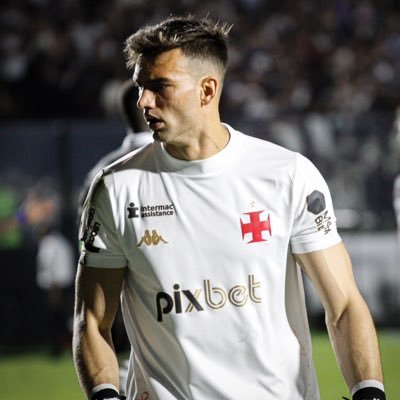 Apaixonado por música, viagens, e futebol, “sortudo” por torcer por Vasco e Manchester United Futuro Jornalista do Vasco da Gama💢