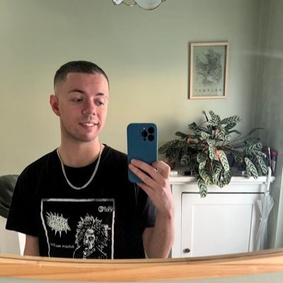 TheVisionLives's profile picture. i am very fond of bananas. am I a poet?